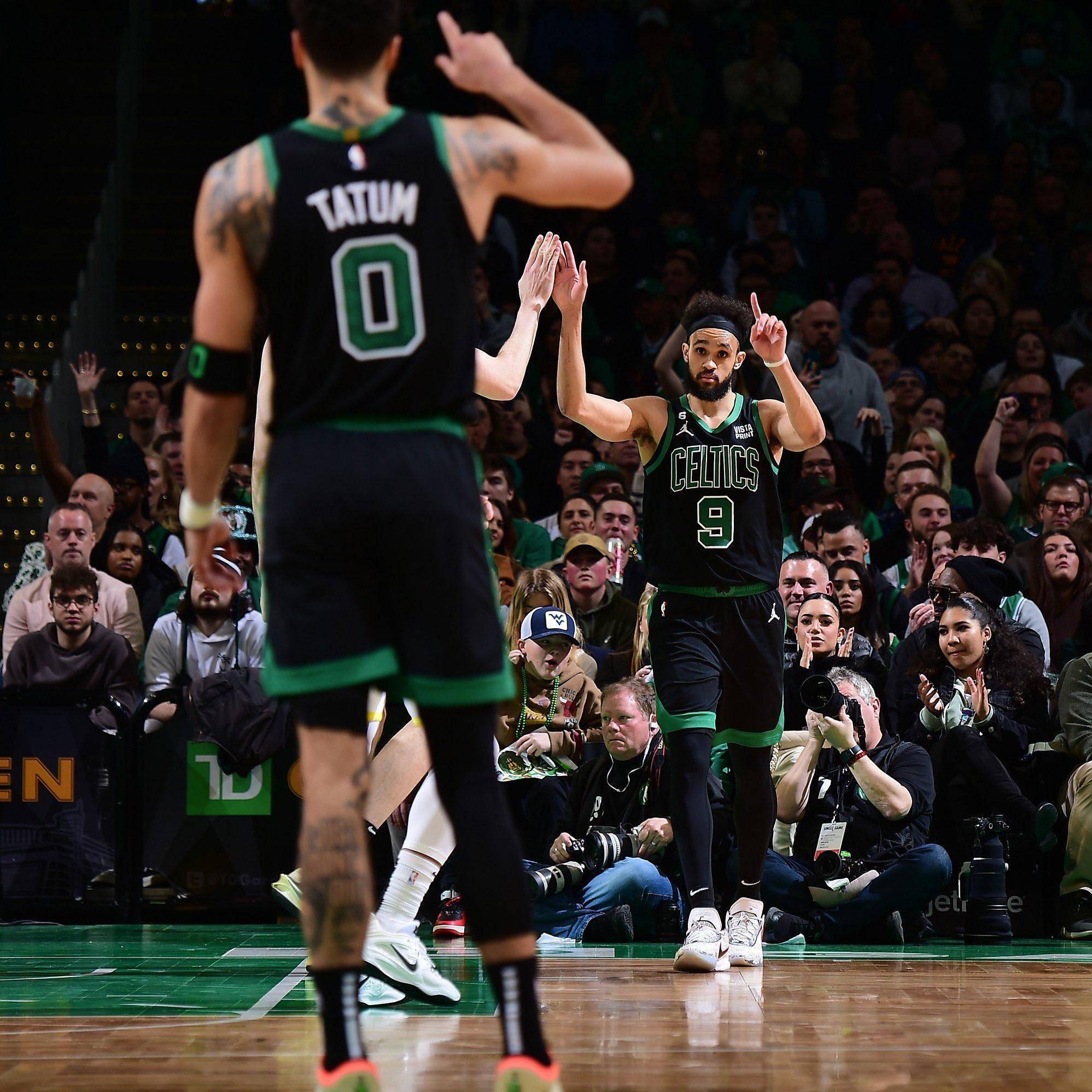 爵士逆转尼克斯豪取9连胜 新闻